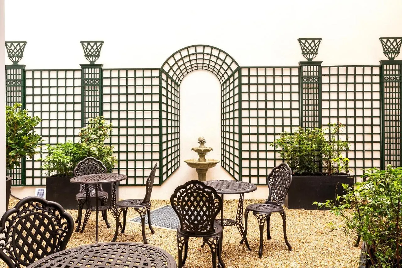 Villa Eiffel Mademoiselle París