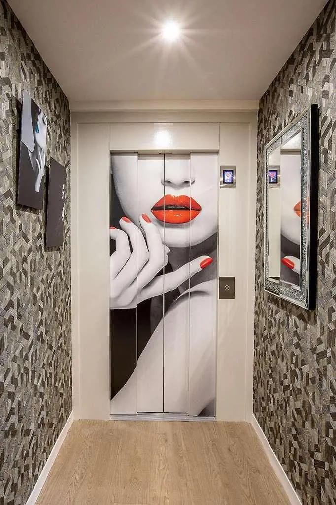 Villa Eiffel Mademoiselle Paris