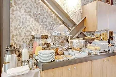 Villa Eiffel Mademoiselle Paris